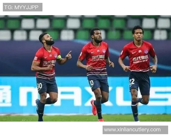 赛后分析：杭州足球队与重庆足球队的精彩对决与战术反思