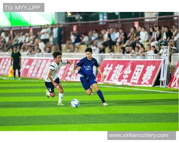 四川与贵州足球对决激战正酣球迷热情高涨期待精彩瞬间