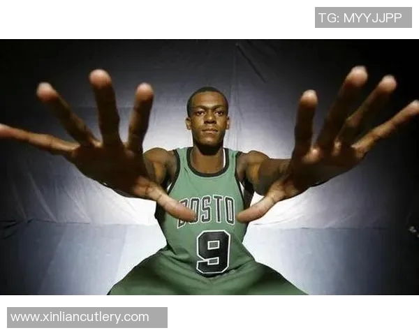 博班与奥尼尔的对决：巨人之战引发的篮球传奇与精彩瞬间