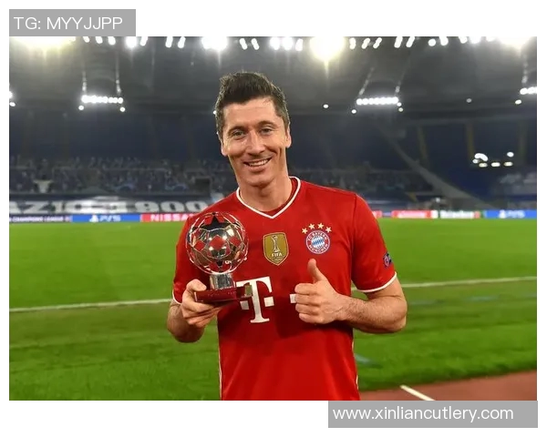 莱万在欧冠赛场火力全开10场打入12球射手榜领跑金靴稳了