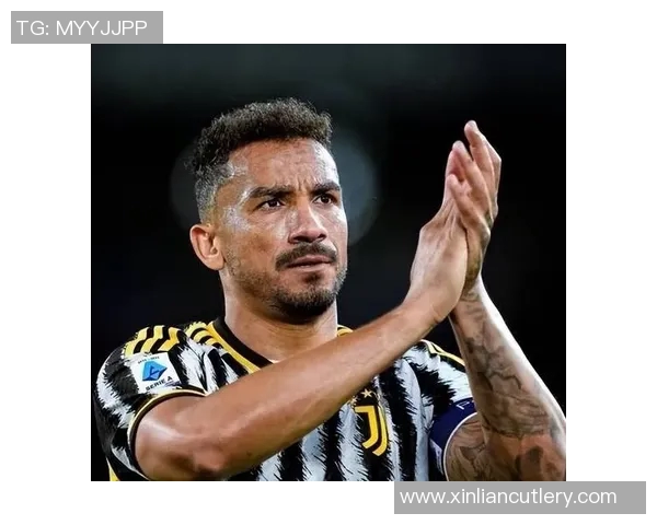 达尼洛在足球场上的成长历程与未来发展潜力分析