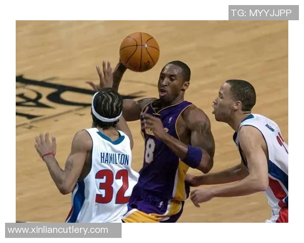 03年湖人火箭经典对决回顾:科比与姚明的巅峰对抗之战 03年湖人火箭经典对决回顾:科比与姚明的巅峰对抗之战