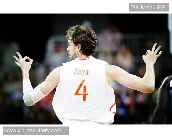 公牛队与太阳队激战正酣球迷期待精彩对决与惊艳表现