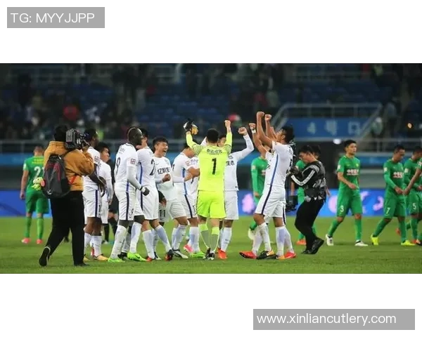 广州恒大与鲁能精彩对决集锦回顾球迷不容错过的经典瞬间 广州恒大与鲁能精彩对决集锦回顾球迷不容错过的经典瞬间