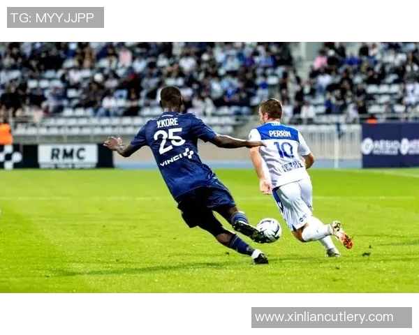 法乙激战欧塞尔主场迎战巴黎球队争夺关键积分之战 法乙激战欧塞尔主场迎战巴黎球队争夺关键积分之战