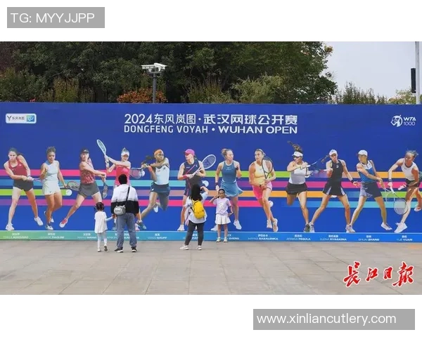 武汉网球队的默契配合揭秘：网球场上的团队精神与战术分析